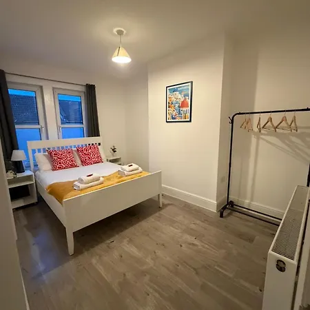 2 Bed Flat - Sleeps 4 Parking - Wi-fi - Sofa Bed * Bristol