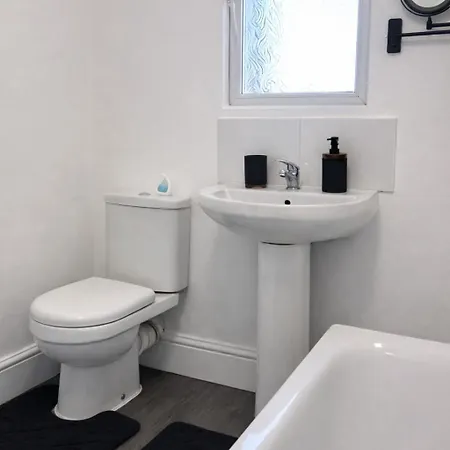 2 Bed Flat - Sleeps 4 Parking - Wi-fi - Sofa Bed Bristol