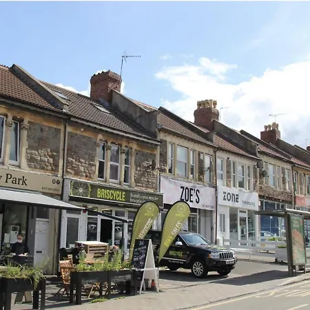 2 Bed Flat - Sleeps 4 Parking - Wi-fi - Sofa Bed
